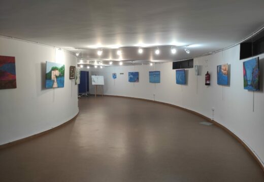 A Biblioteca acolle ata o 29 de xullo a exposición “Recordos do mundo”, da artista naronesa Elena Macía
